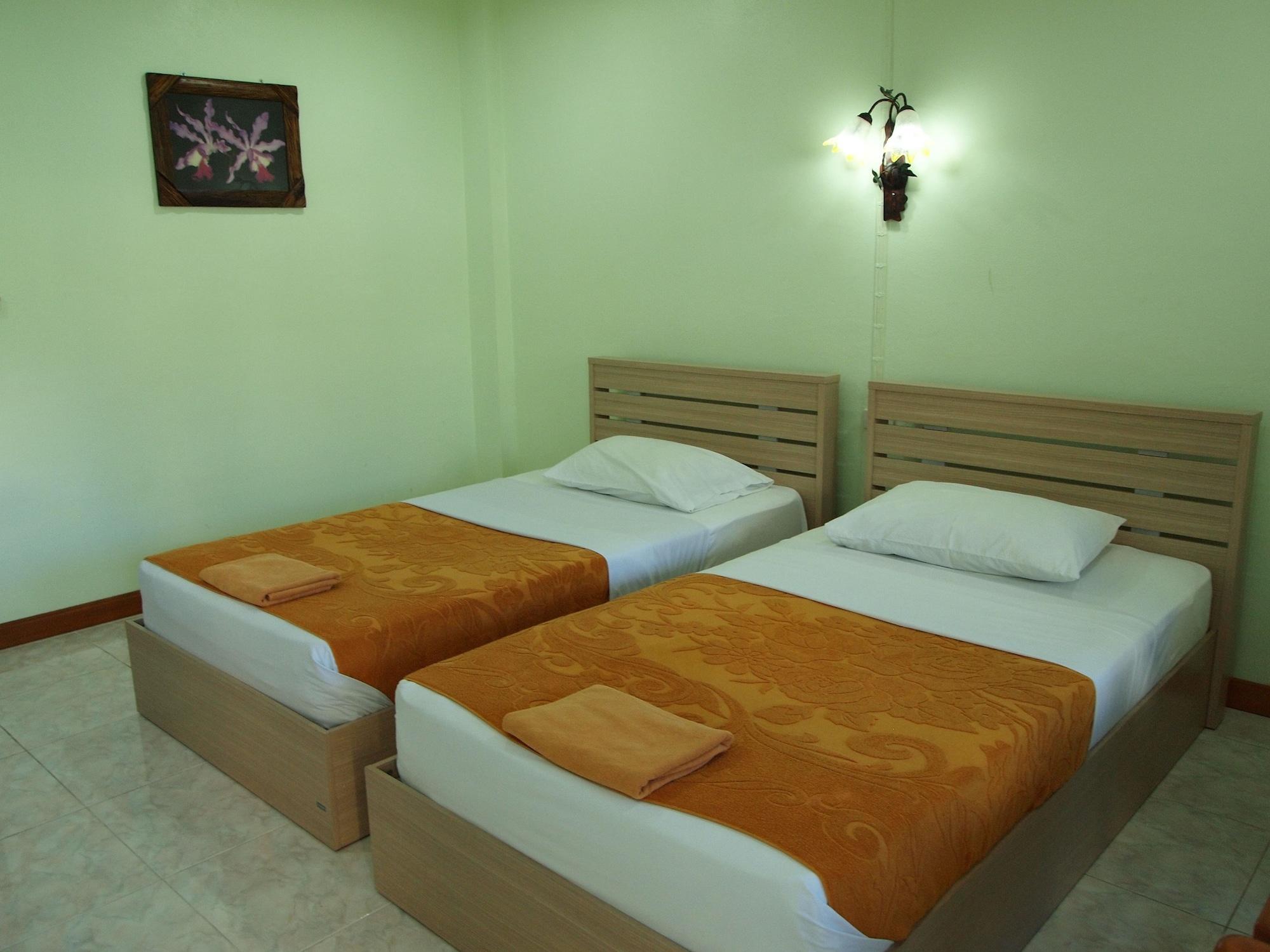 Karon Village Hotel Buitenkant foto