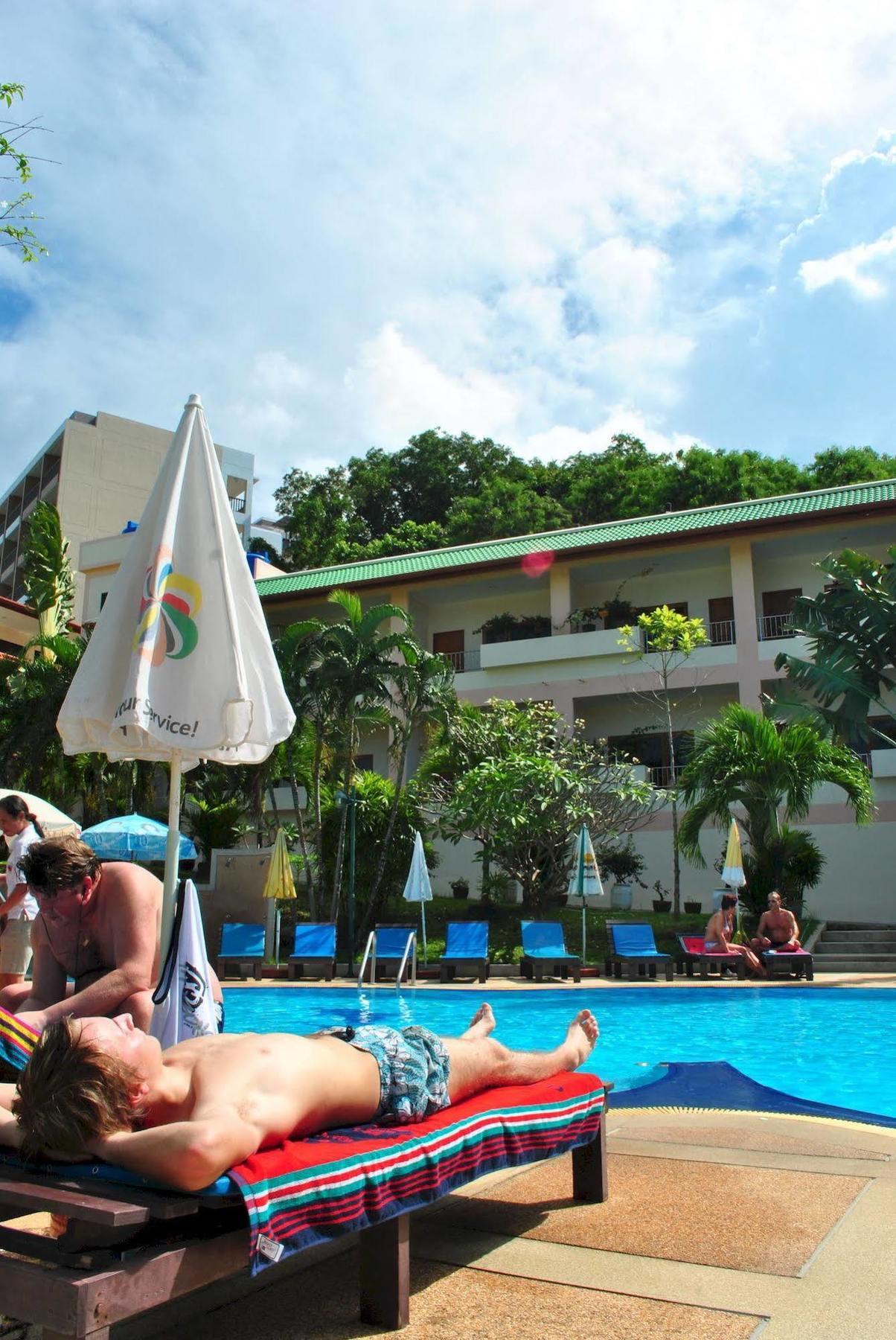 Karon Village Hotel Buitenkant foto