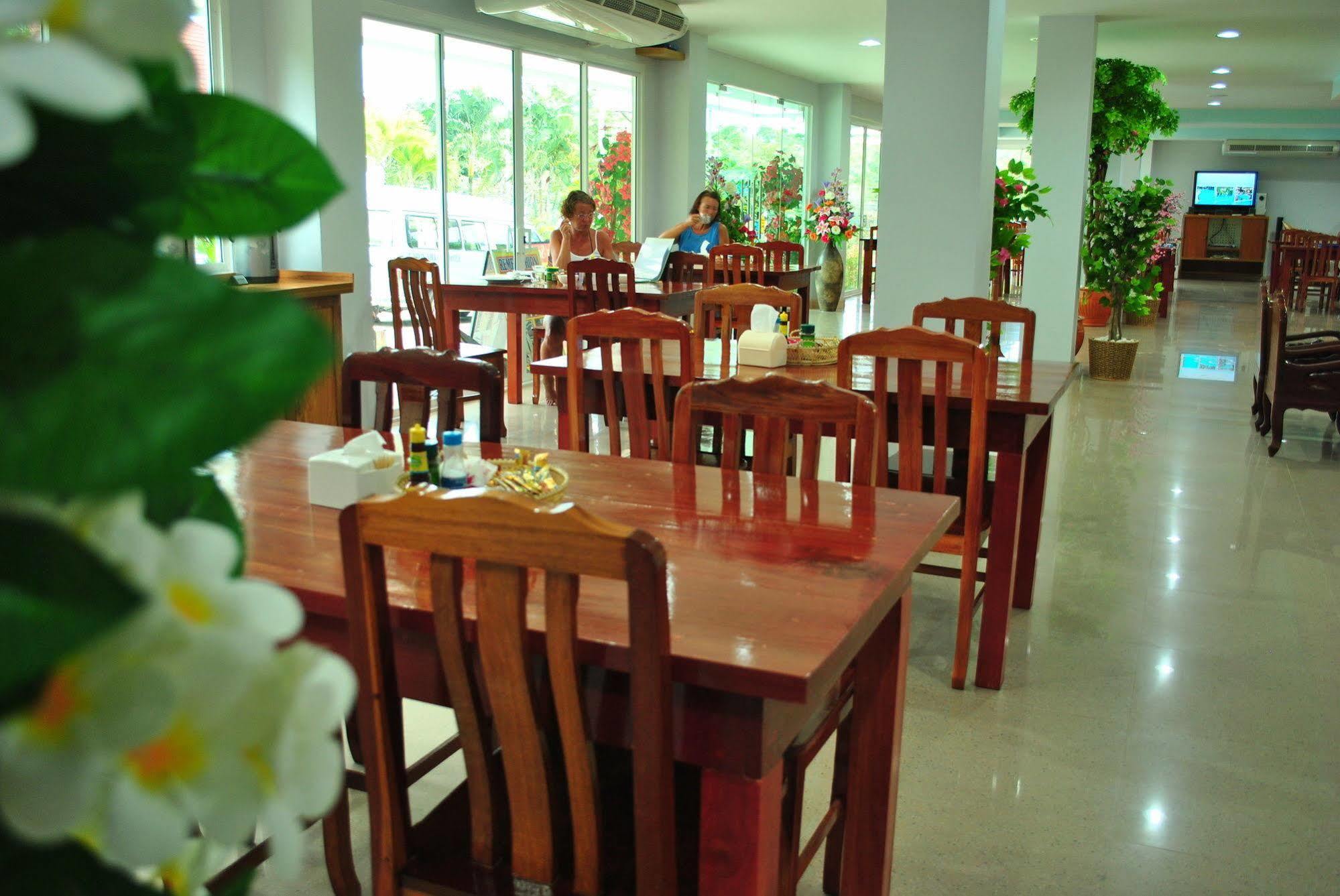 Karon Village Hotel Buitenkant foto