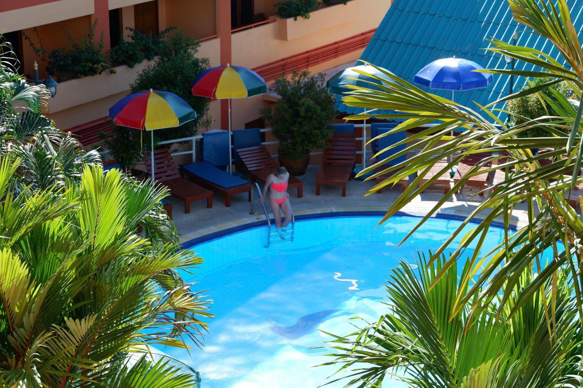 Karon Village Hotel Buitenkant foto