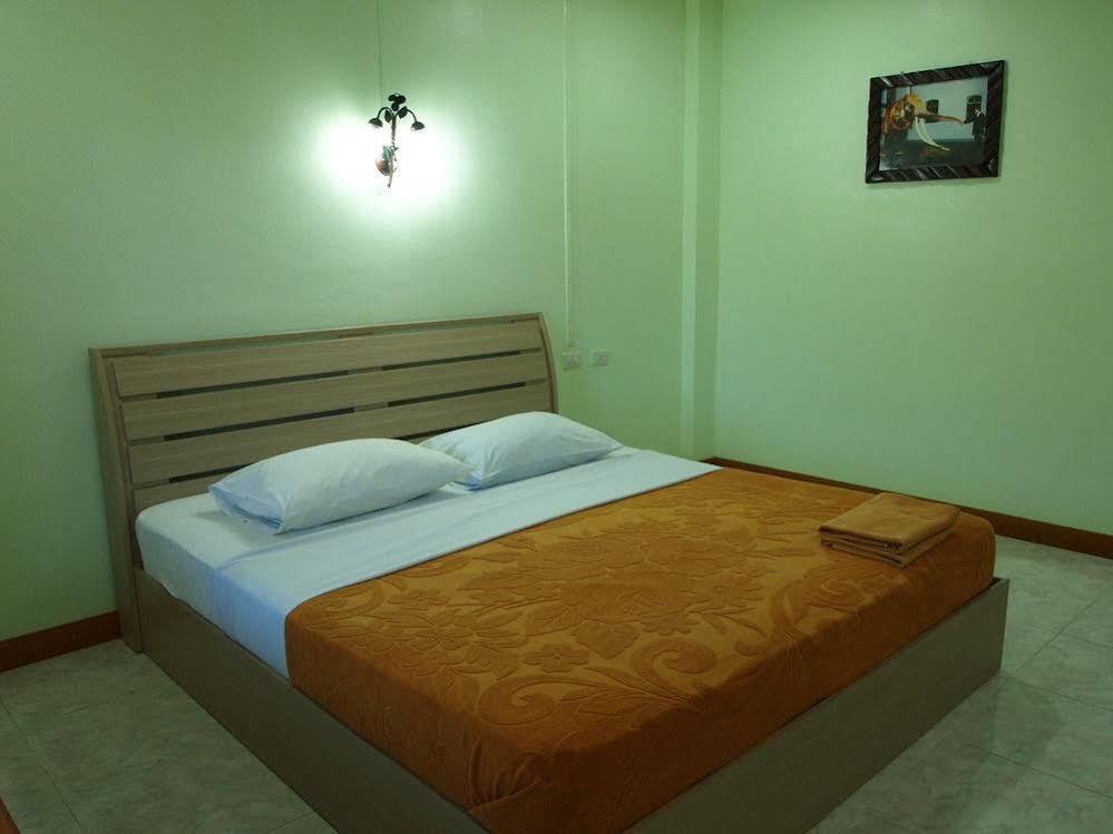 Karon Village Hotel Buitenkant foto
